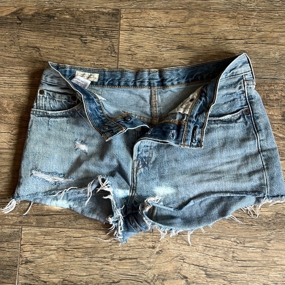 Levi's Pants - LEVI’S 501 button fly jean shorts size 29